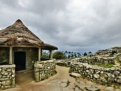 Vivenda reconstruída do castro de Santa Trega.