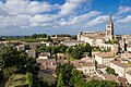 Cité médiévale de Saint-Émilion dominée par l'église monolithe.