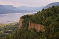 Crown Point nella Gola del Columbia, che guarda a monte da Chanticleer Point.