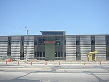 Façade d'un bâtiment moderne.