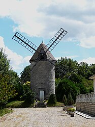 The windmill in Saint-Vincent-de-Connezac