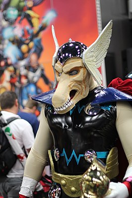 Cosplayer als Beta Ray Bill tijdens SDCC 2012.