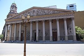 Metropolitná katedrála je hlavný katolícky kostol v meste.