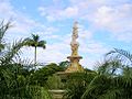 "Fontaine Céleste" on the "Place des Cocotiers", Nouméa hija l-kapitali u l-akbar belt tal-kollettività speċjali Franċiża tal-Kaledonja l-Ġdida u hija wkoll l-akbar belt frankofona fl-Oċeanja