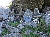 山頂直下にある焼石神社