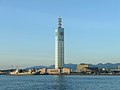 秋田運河の対岸から望むセリオンの施設全景