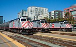 Drei EMD F40PH-2CATs an der Station San Francisco.