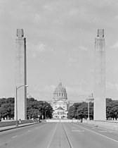 Вид на Капитолий со стороны моста Стейт Стрит (англ. State Street Bridge)