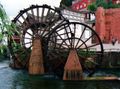 Noria a la entrada de la ciudad antigua / Waterwheels in Old city entrance