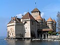 Vaud'da Leman Gölü kıyısında Chillon Şatosu