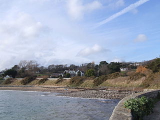 Traeth Aberlleiniog ar lan Afon Menai