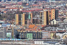 Foto von dichter städtischer Bebauung mit vielen Wohnblocks