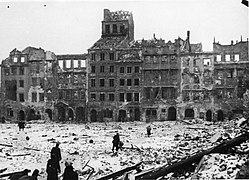 Gamlebyen i Warszawa, markedsplassen, i 1945