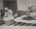 நேரு காந்தி அவர்களுடன் ராட்டையில் நூல் 1947