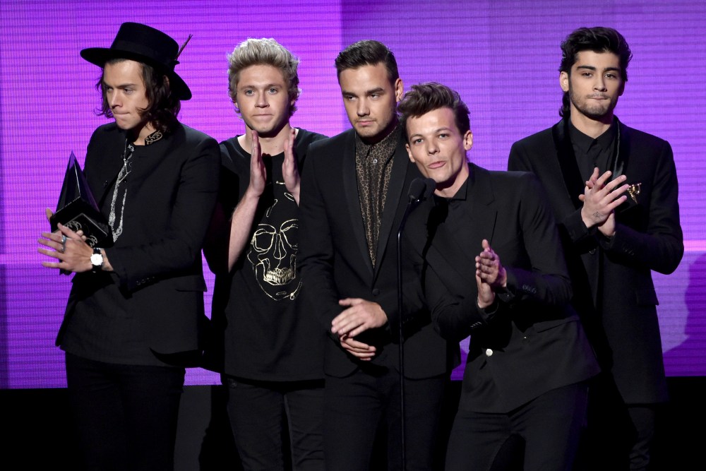 LOS ANGELES, CA - NOVEMBER 23:  (L-R) Recording artists Harry Styles, Niall Horan, Liam Payne, Louis Tomlinson and Zayn Malik of One Direction accept the Favorite Pop/Rock Band/Duo/Group award onstage at the 2014 American Music Awards at Nokia Theatre L.A. Live on November 23, 2014 in Los Angeles, California.  (Photo by Kevin Winter/Getty Images)