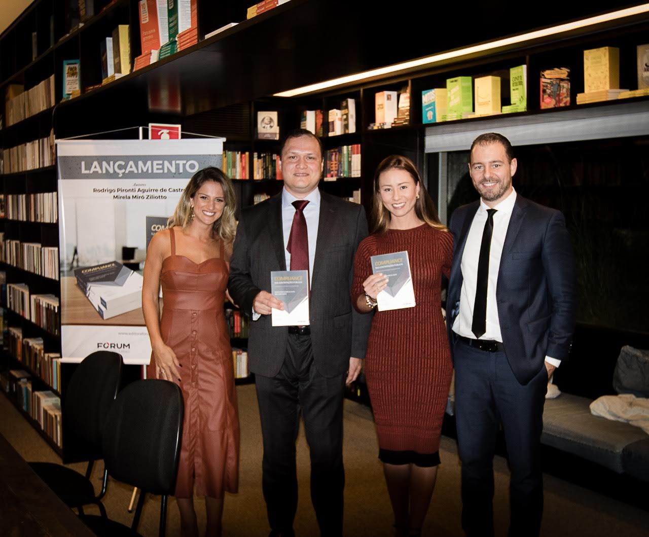 Mirella, Felipe, Letícia e Rodrigo em lançamento de livro