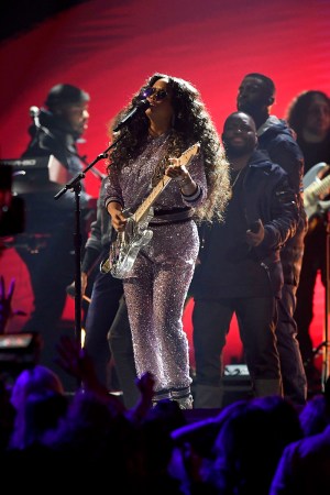 LOS ANGELES, CALIFORNIA - FEBRUARY 10: H.E.R. performs onstage during the 61st Annual GRAMMY Awards at Staples Center on February 10, 2019 in Los Angeles, California. (Photo by Kevork Djansezian/Getty Images)