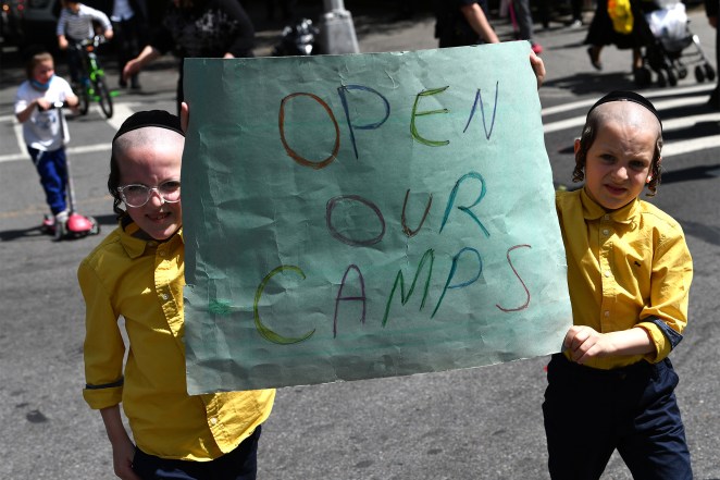 Jewish kids in Williamsburg, Brooklyn camps rally