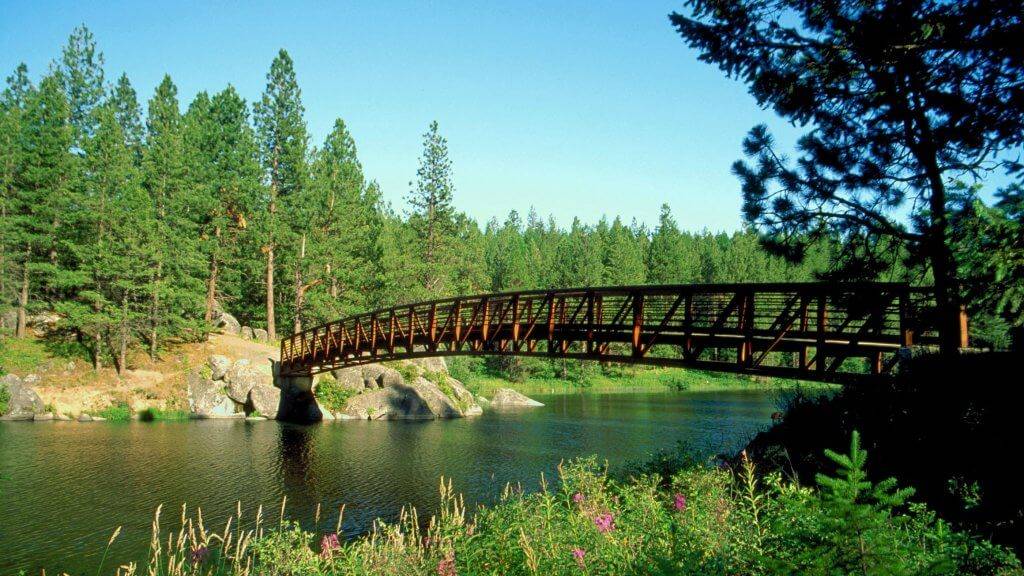 Scenic View of Round Lake State Park