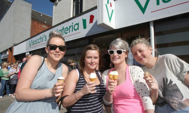 Visocchi's has always been popular on sunny days in Broughty Ferry. Image: DC Thomson.