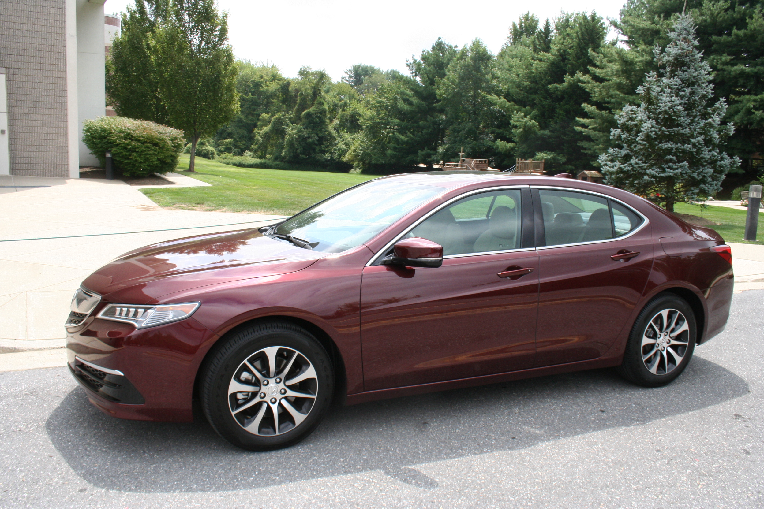 Car report: 2015 Acura TLX replaces two Acura sedans in a neat and tidy package