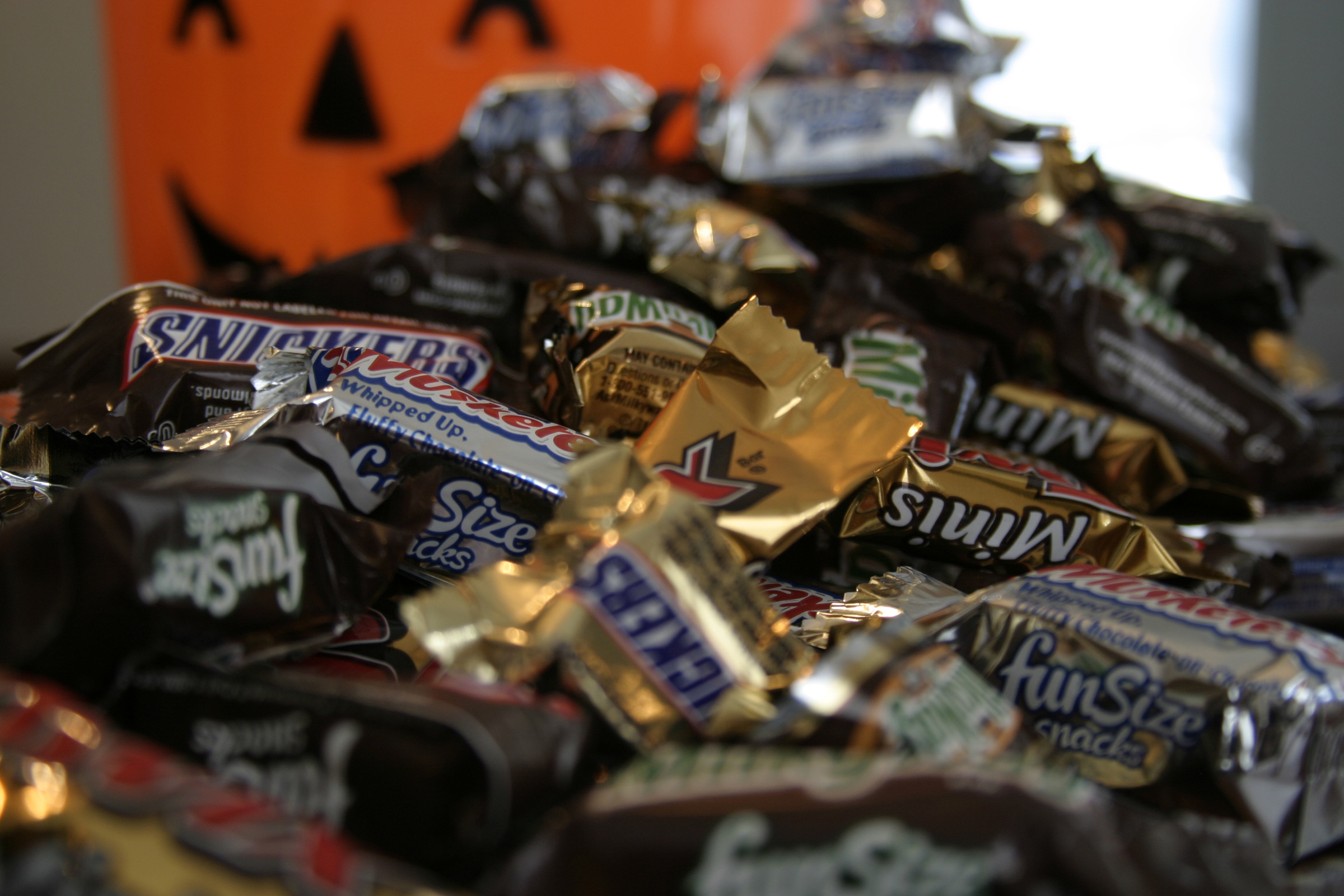 Tips for controlling kids’ candy intake on Halloween