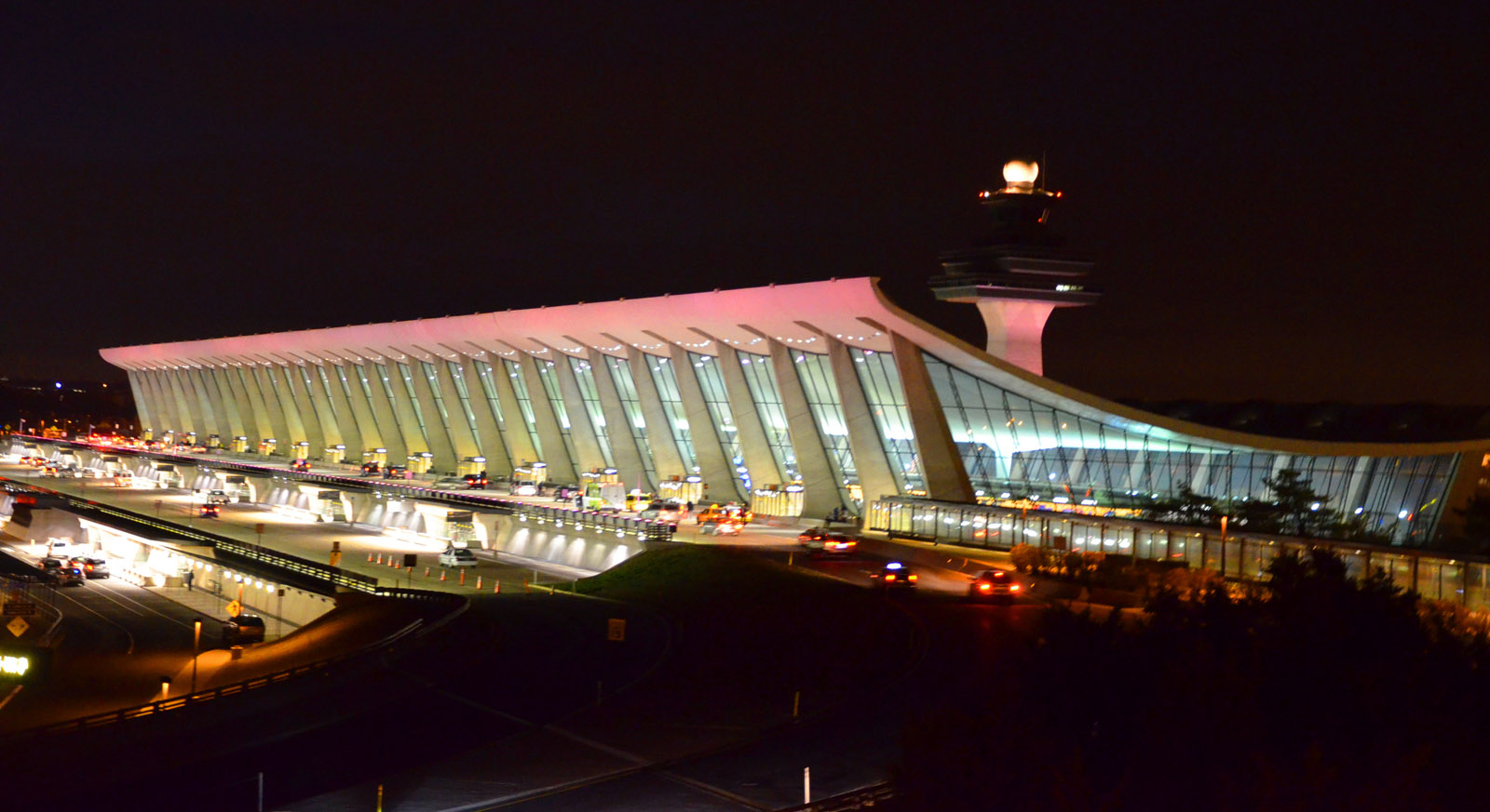 Dulles, Reagan National are pretty in pink