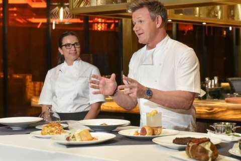 Gordon Ramsay places a bet at Horseshoe Casino