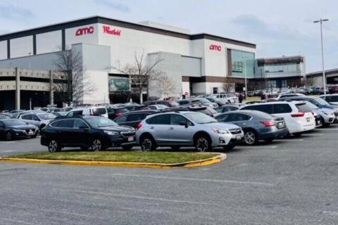 11th-hour holiday shoppers brave the mall on ‘Super Saturday’ to secure last-minute gifts