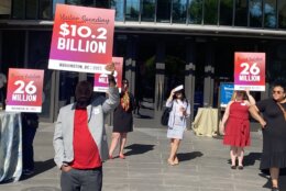 dc tourism announcement people carrying signs showing recordbreaking numbers