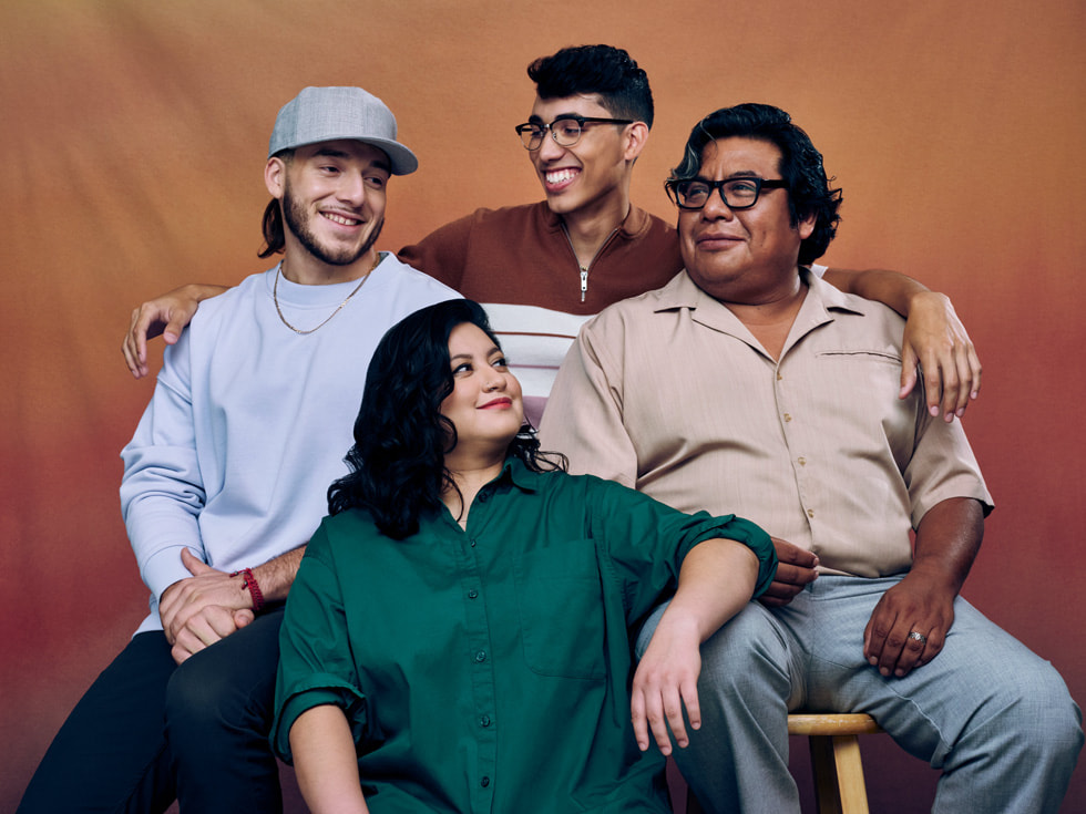 Un retrato grupal de Alejandra Enriquez, Juan Rubio, Gabe Martinez y Joshua Gomez, el equipo de BiteSight.