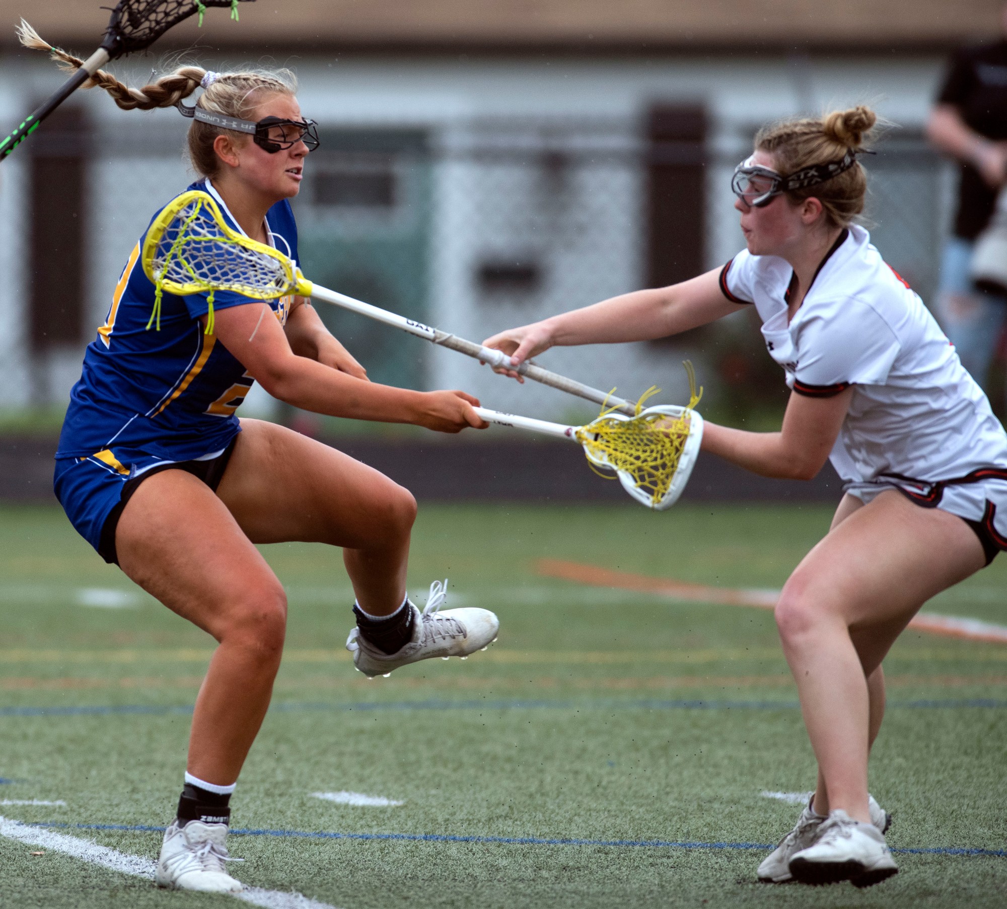 Southern's Emmie Mudd, left, shoots and scores against Middletown in the 1A Girls Lacrosse state semifinal at Glen Burnie High School. Southern won 12-10.(John Gillis/Freelance)