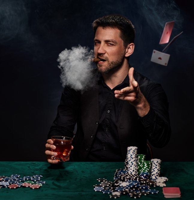 Image for how to become a professional poker player article.