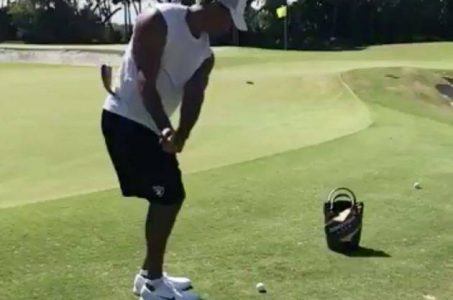 Tiger Woods chipping video