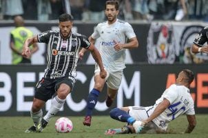 Atlético Mineiro striker Givanildo Vieira de Sousa handles the ball against Cruzeiro players