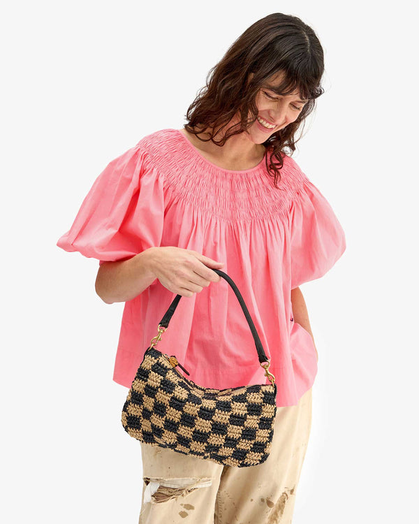 Danica holding Petit Moyen Checker Raffia