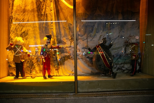 higbee windows decorated for the holidays