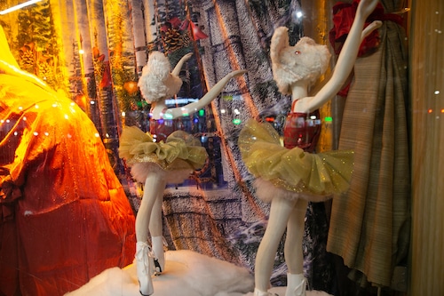 higbee windows decorated for the holidays