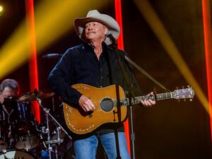 Country music legend shares life announcement ahead of farewell tour