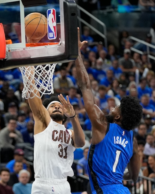 Cleveland Cavaliers center Jarrett Allen (31) dunks the ball over Orlando Magic forward Jonathan Isaac (1) during the first half of Game 4 of an NBA basketball first-round playoff series, Saturday, April 27, 2024, in Orlando, Fla. (AP Photo/John Raoux)