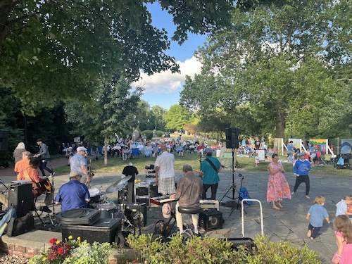 Chagrin Valley Chamber of Commerce Simple Summer Concert Series