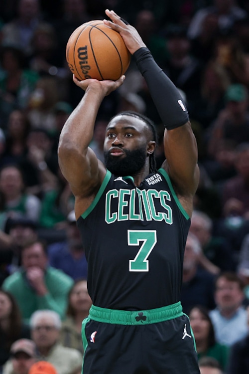 Cavs battles Celtics in playoffs