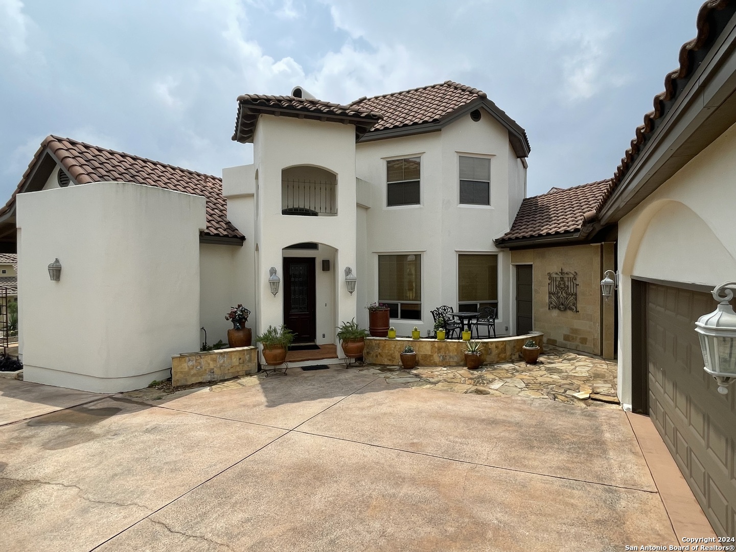 a view of a house with patio