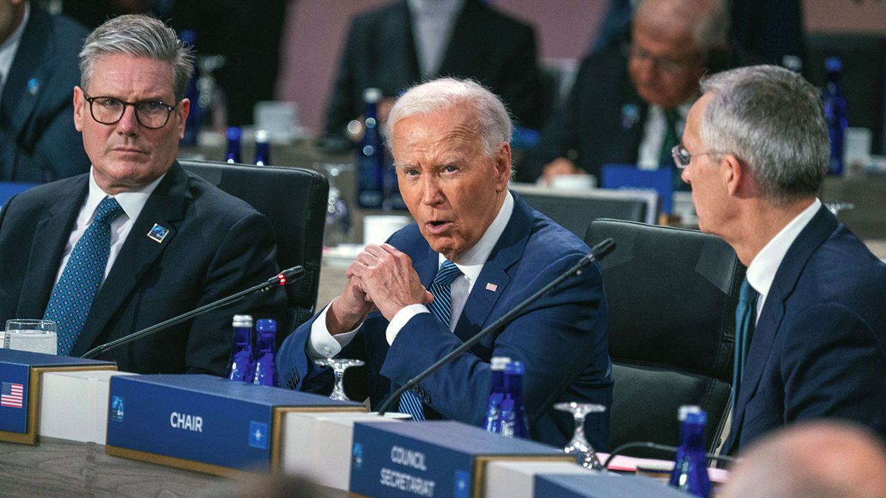 US President Joe Biden (C), with NATO Secretary General Jens Stoltenberg (R) and British Prime Minister Keir Starmer (L).