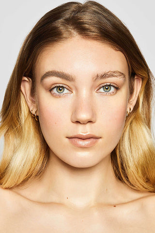 micro-fluff-sculpting-brow-cream-soft-blonde-model-1