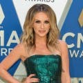 Carly Pearce Reveals She Suffered aMajor Accident Ahead of CMA Awards 