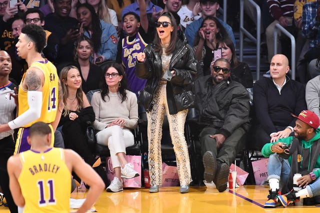 courteney cox, kim kardashian and kanye west at lakers game