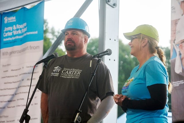 Garth Brooks and Trisha Yearwood 