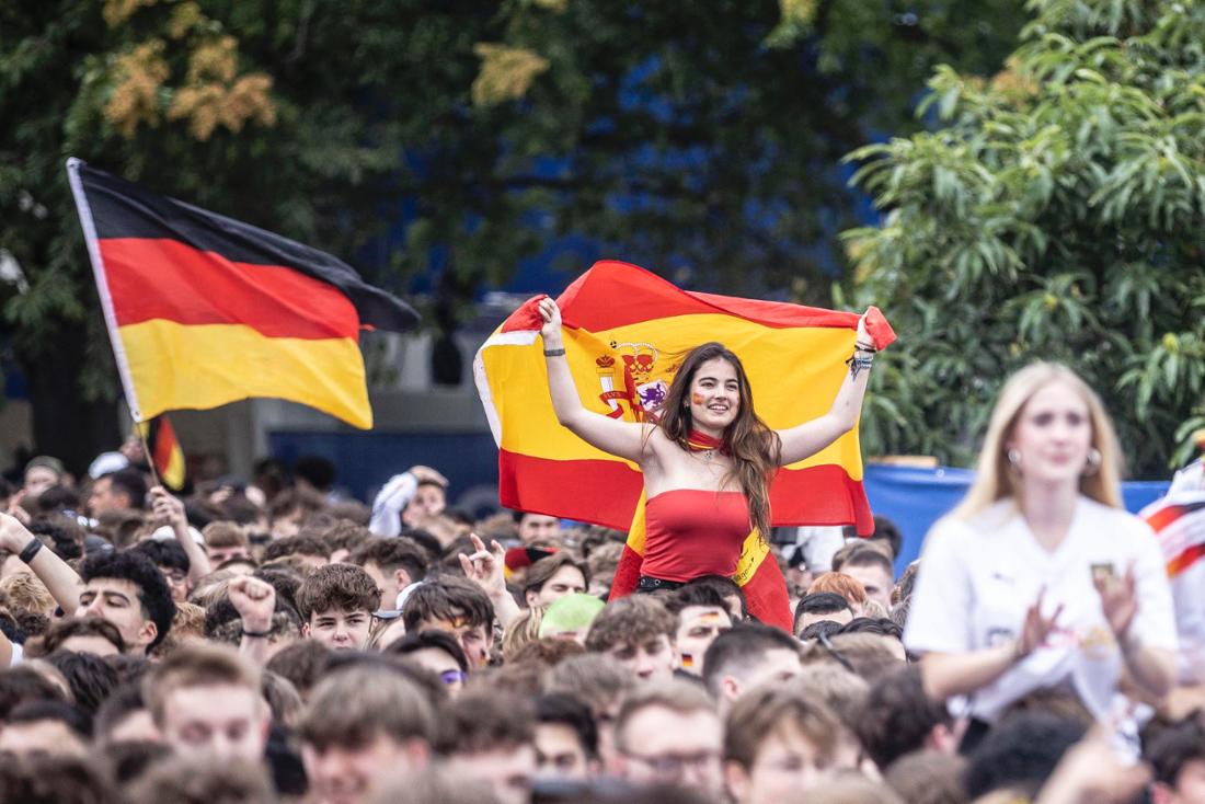 Die spanischen Fans konnten nach Abpfiff jubeln.