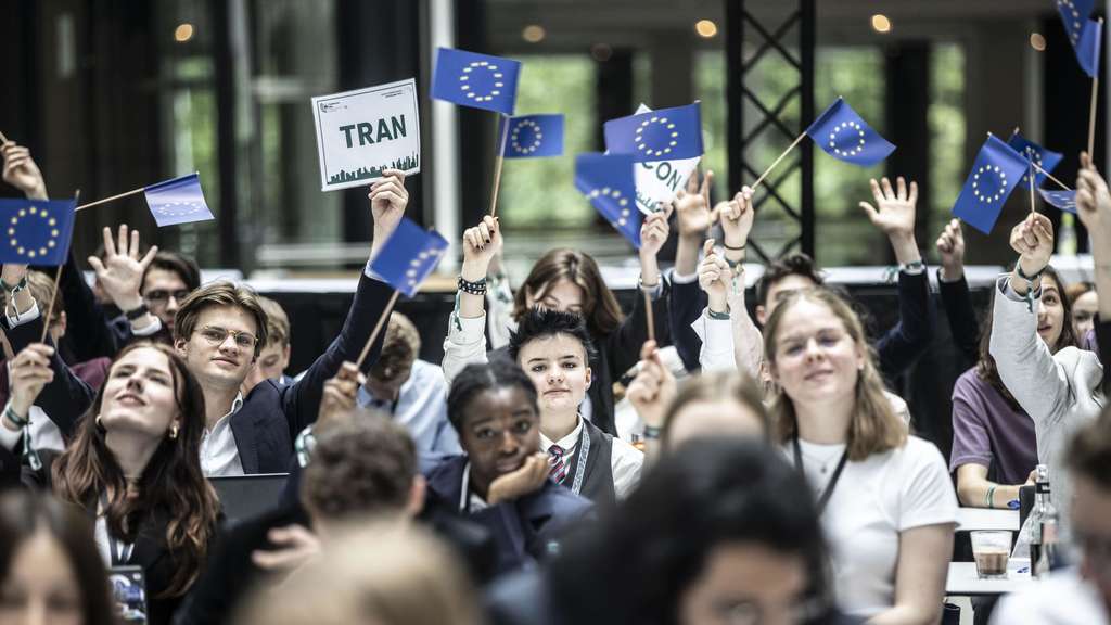 Europäisches Jugendparlament tagt in Frankfurt: Üben fürs EU-Parlament